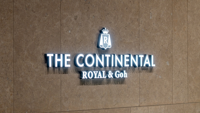 THE CONTINENTAL ROYAL & Goh サイン