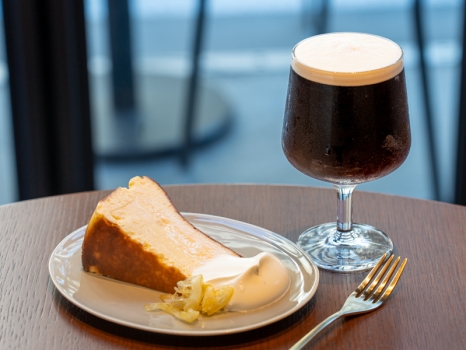 THE CAFE by ONE FUKUOKA HOTEL バスクチーズケーキ＆コールドクレマコーヒー