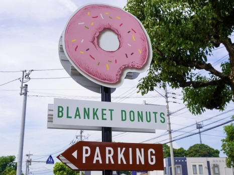 BLANKET DONUTS 飯塚店：看板