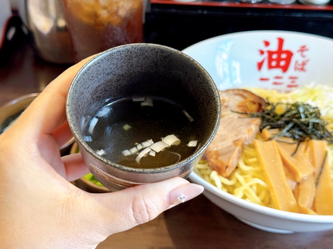 油そば一二三 福岡天神大名店　ひとくちスープ