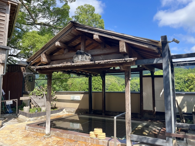 湯めぐりの宿楠水閣 露天風呂湯の禅 水車風呂