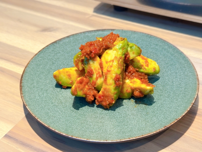 焼肉てつや　アボカドキムチ