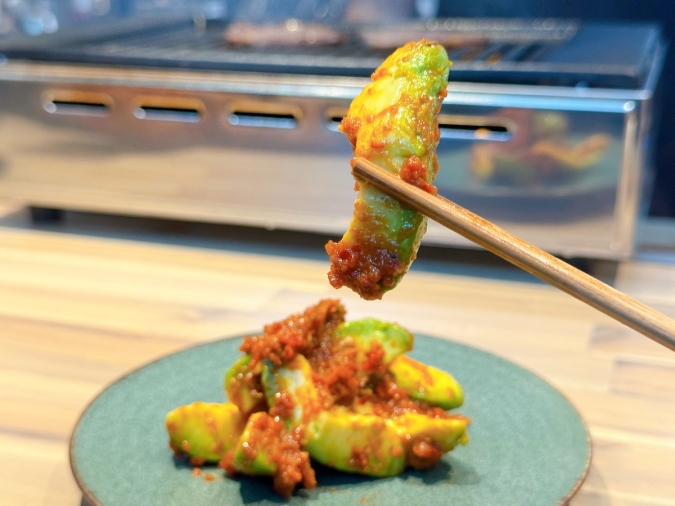 焼肉てつや　アボカドキムチ