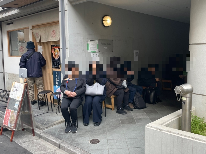 まる恵中華そばオープン前から行列