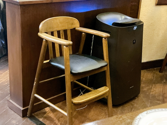 ボン・ふらいぱん　子供用の椅子