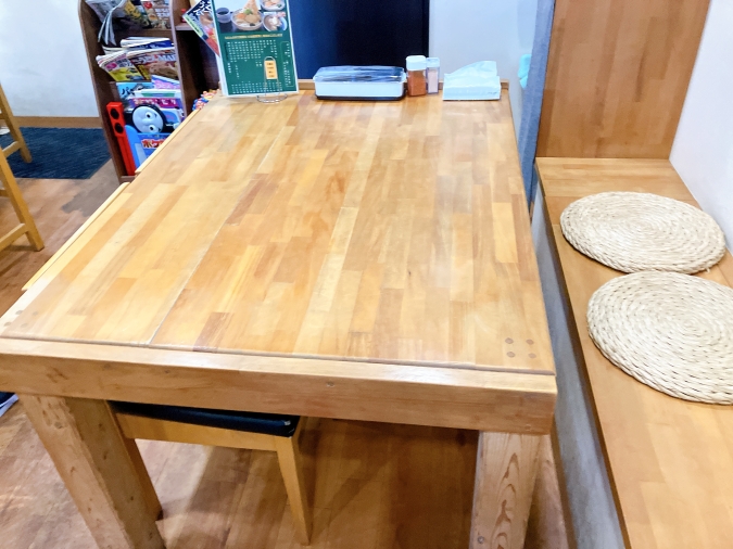 おに吉　テーブル席