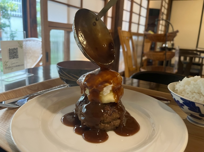 隠れ家キッチン木漏れ日 とろける半熟卵のハンバーグ