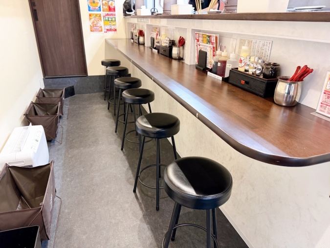 油そば一二三 福岡天神大名店　座席