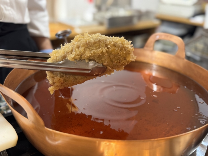 井のかわず揚げているカット