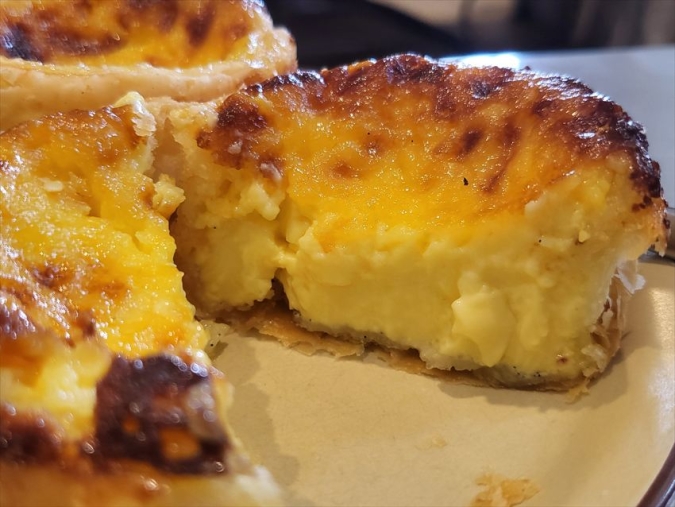 DeepCoffeeStreetのエッグタルトの断面