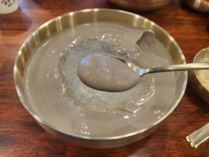 オコンのソリテコングクスの濃厚スープ