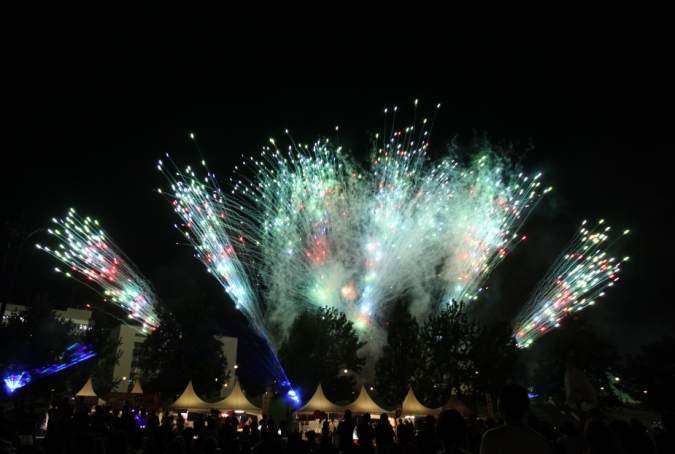 花火 わっしょい100万