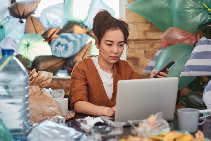 こんまり流片づけ　散らかっている部屋