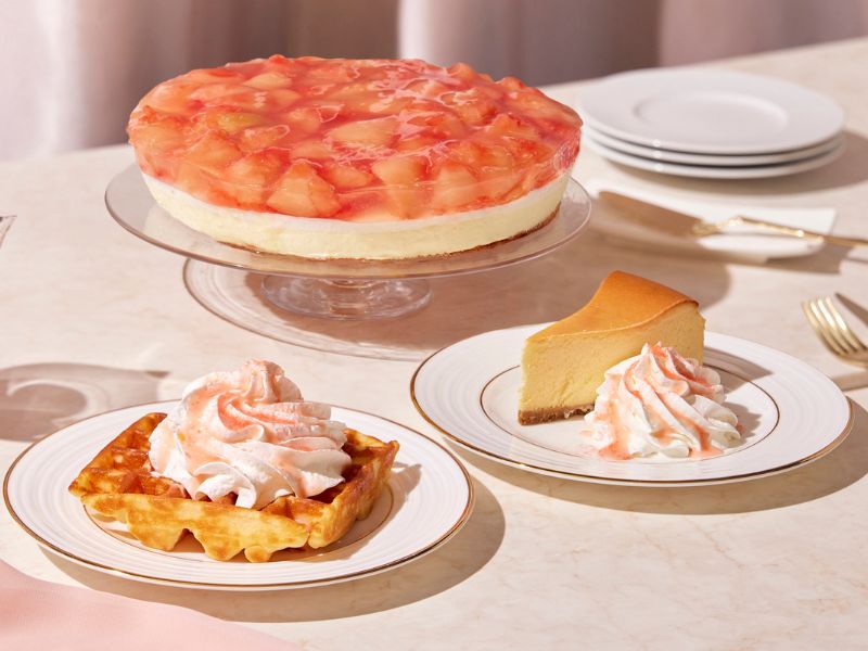 スターバックス ヘブンリーピーチニューヨークチーズケーキ　ヘブンリーピーチニューヨークワッフル　ピーチ＆ミルクケーキ