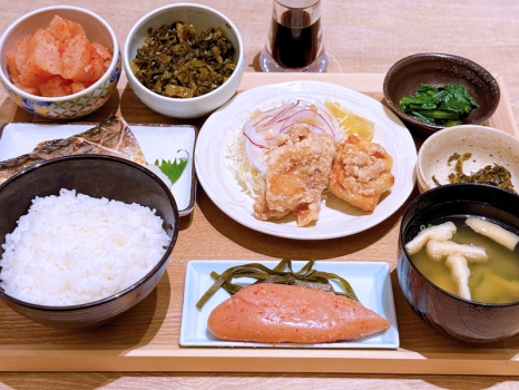 やまや食堂 MARK IS 福岡ももち　さばの塩焼きと若鶏の唐揚げ定食