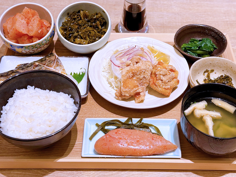 やまや食堂 MARK IS 福岡ももち　さばの塩焼きと若鶏の唐揚げ定食