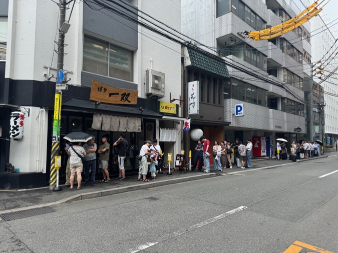 博多一双 博多駅東本店　行列