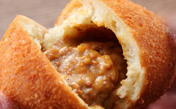 博多阪急「パン・スイーツフェスティバル」十勝モッツアレラチーズカレーパン