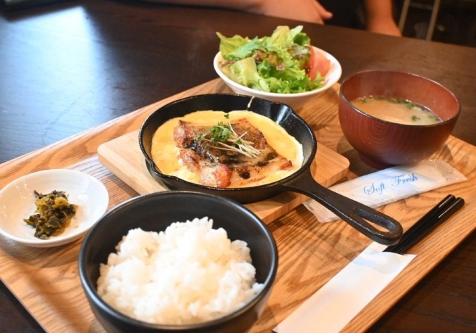 なご美処 とろチキ丼
