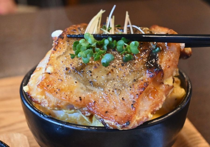 なご美処 とろチキ丼