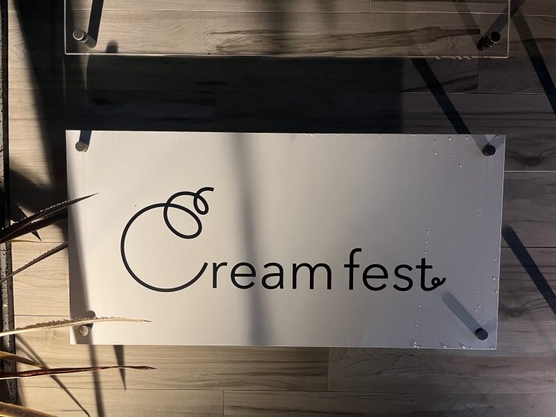 クリームフェスト太宰府店 看板