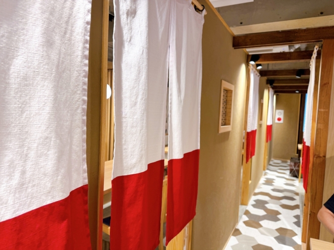 いけすと炭と薪焼と 博多 とりとりと　2階個室利用可能