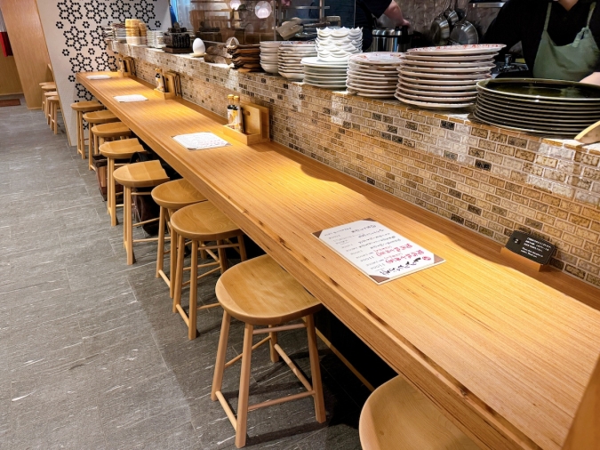 いけすと炭と薪焼と 博多 とりとりと　カウンター