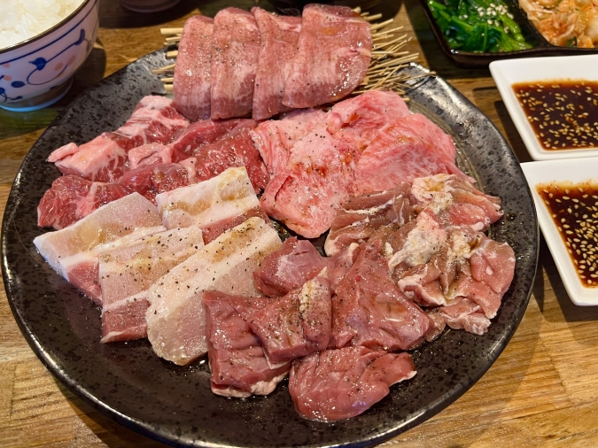 肉大将 薬院本店 豚バラ、牛タン、大将カルビ、牛ハラミ、ホルモン2種類