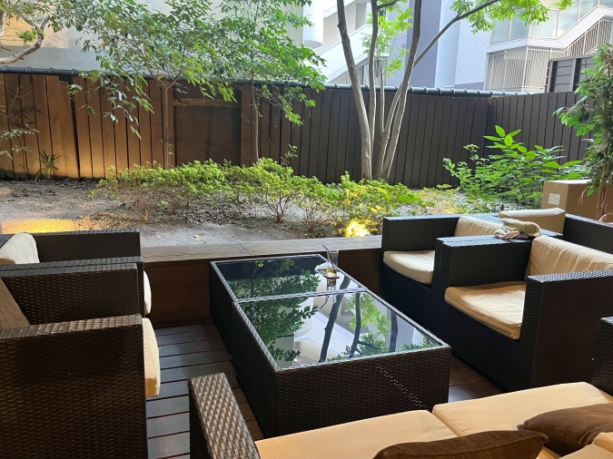 萬田うどん 薬院本店 テラス席