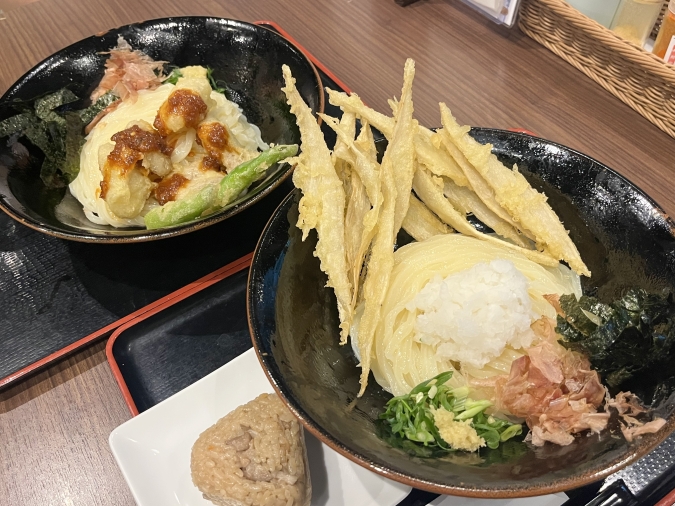 萬田うどん 薬院本店 ごぼう天おろしと牛もつの天ぷらぶっかけ
