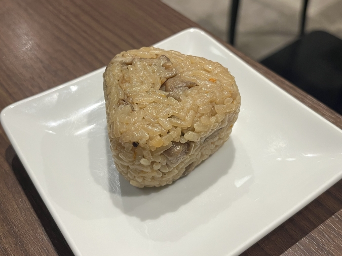 萬田うどん 薬院本店 かしわむすび