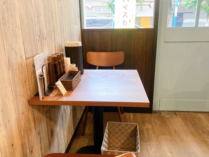 バル食堂COZY　テーブル席