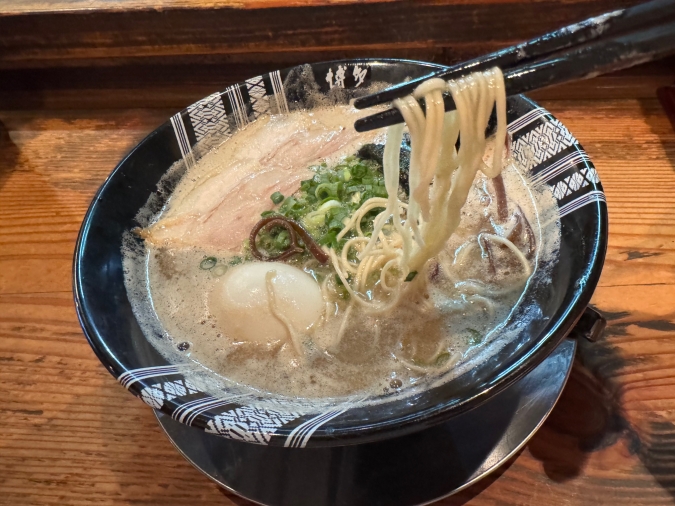 博多一双 博多駅東本店　味玉ラーメン・麺