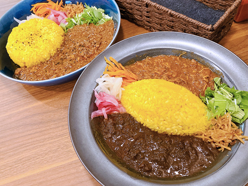 バル食堂COZY・あいがけカレー／北九州市小倉北区京町