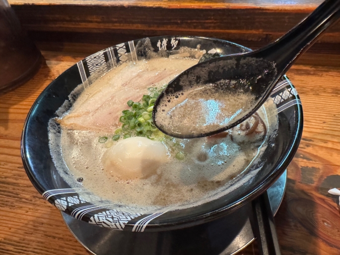 博多一双 博多駅東本店　味玉ラーメン・スープ