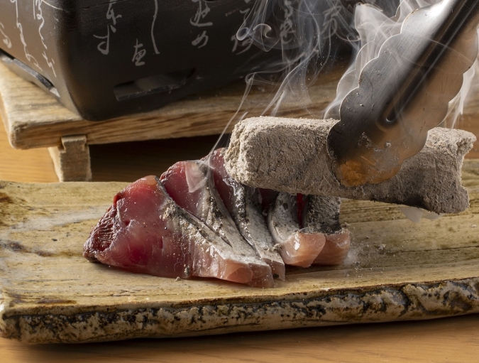 いけすと炭と薪焼と 博多 とりとりと　炭タタキ