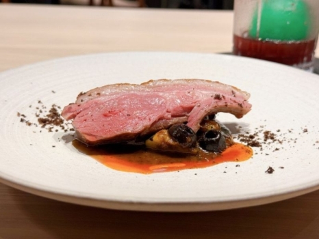 L'AS 福岡 仔羊のロティ ナスのソテーとタプナードソース