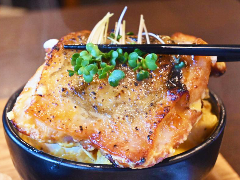 なご美処 とろチキ丼