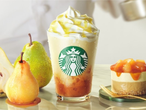 スターバックス　洋なし生キャラメルフラペチーノ／洋なしとキャラメルの紅茶ケーキ