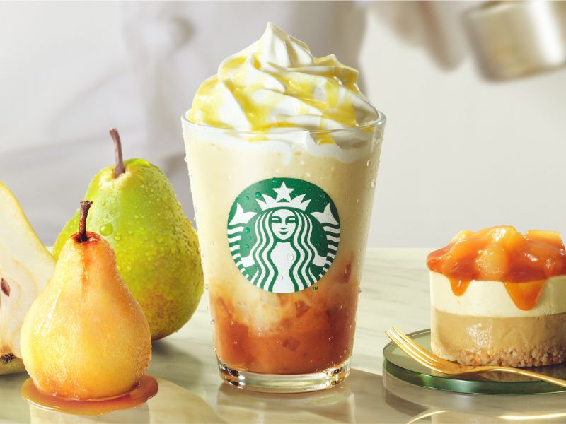 スターバックス　洋なし生キャラメルフラペチーノ／洋なしとキャラメルの紅茶ケーキ