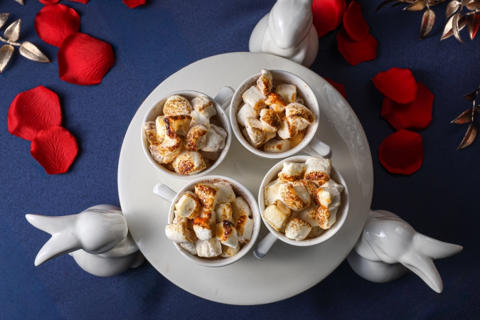 ヒルトン福岡シーホーク「アリスのクリスマス晩餐会」ティーカップに隠された秘密