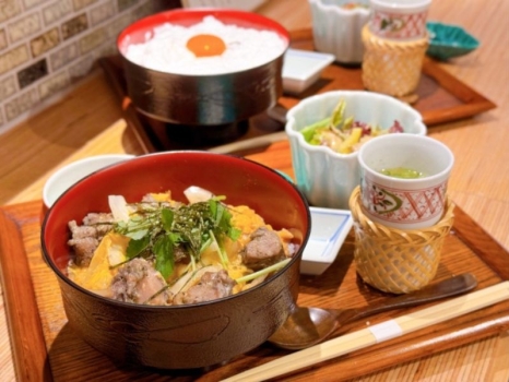 いけすと炭と薪焼と 博多 とりとりと　親子丼