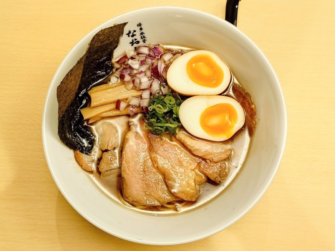 博多非豚骨なお人 博多デイトス店　高級のどぐろらぁ麵⑤