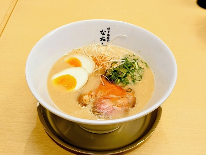 博多非豚骨なお人 博多デイトス店　なお鶏白湯らぁ麵①