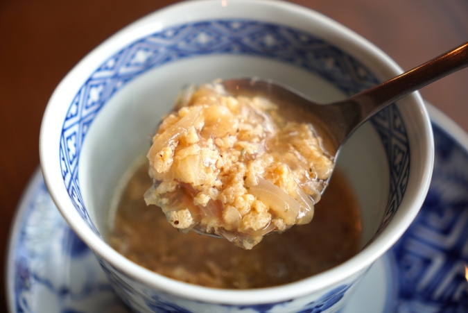 シークレットレストランK　本日の野菜スープ　すくった様子