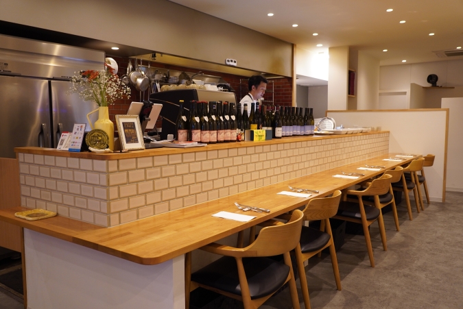 トラットリアダイエ　店内　カウンター席　TRATTORIA Daje