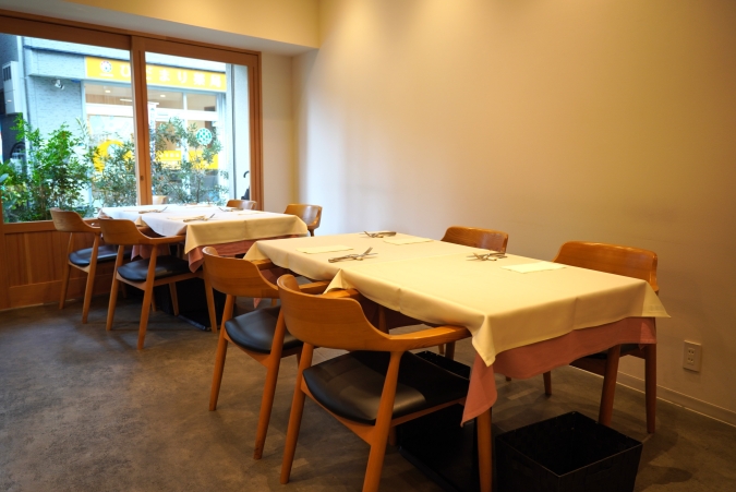 トラットリアダイエ　店内　テーブル席　TRATTORIA Daje