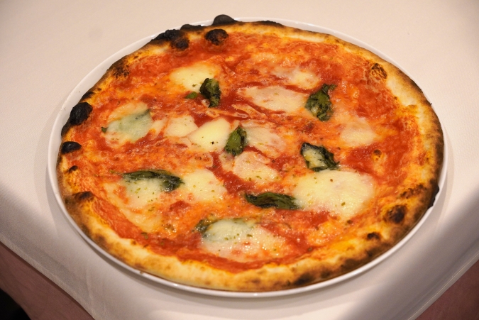 トラットリアダイエ　ピザ　マルゲリータ