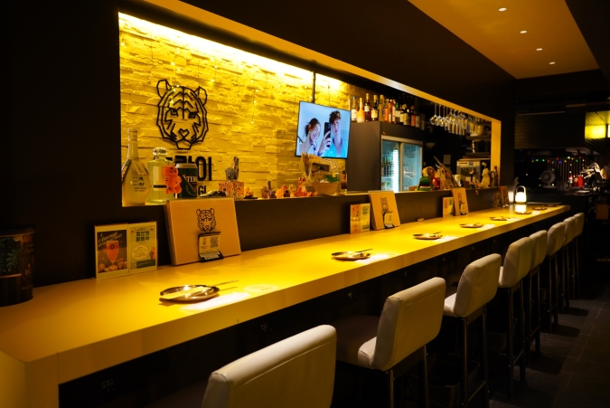 ホランイ　カウンター席