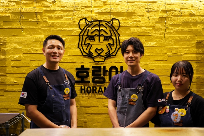 ホランイ　店主とスタッフ